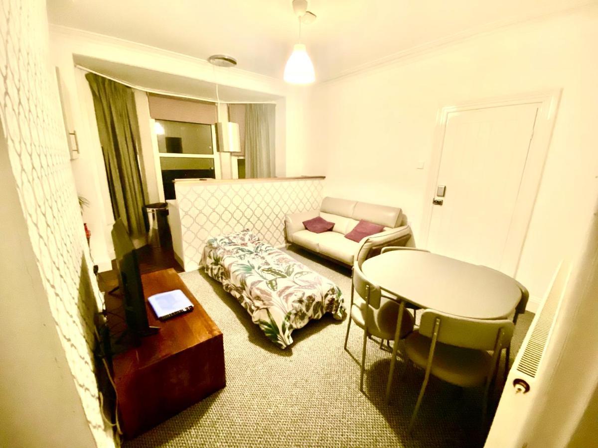 The Walnut Suite Lovely One Bedroom Flat In Stoke. Plymouth Buitenkant foto