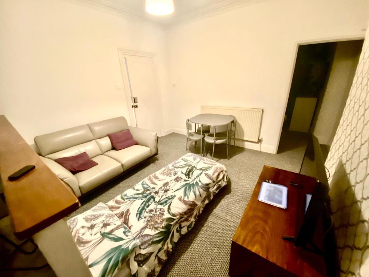 The Walnut Suite Lovely One Bedroom Flat In Stoke. Plymouth Buitenkant foto